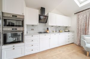 Kitchen Diner angle 2- click for photo gallery